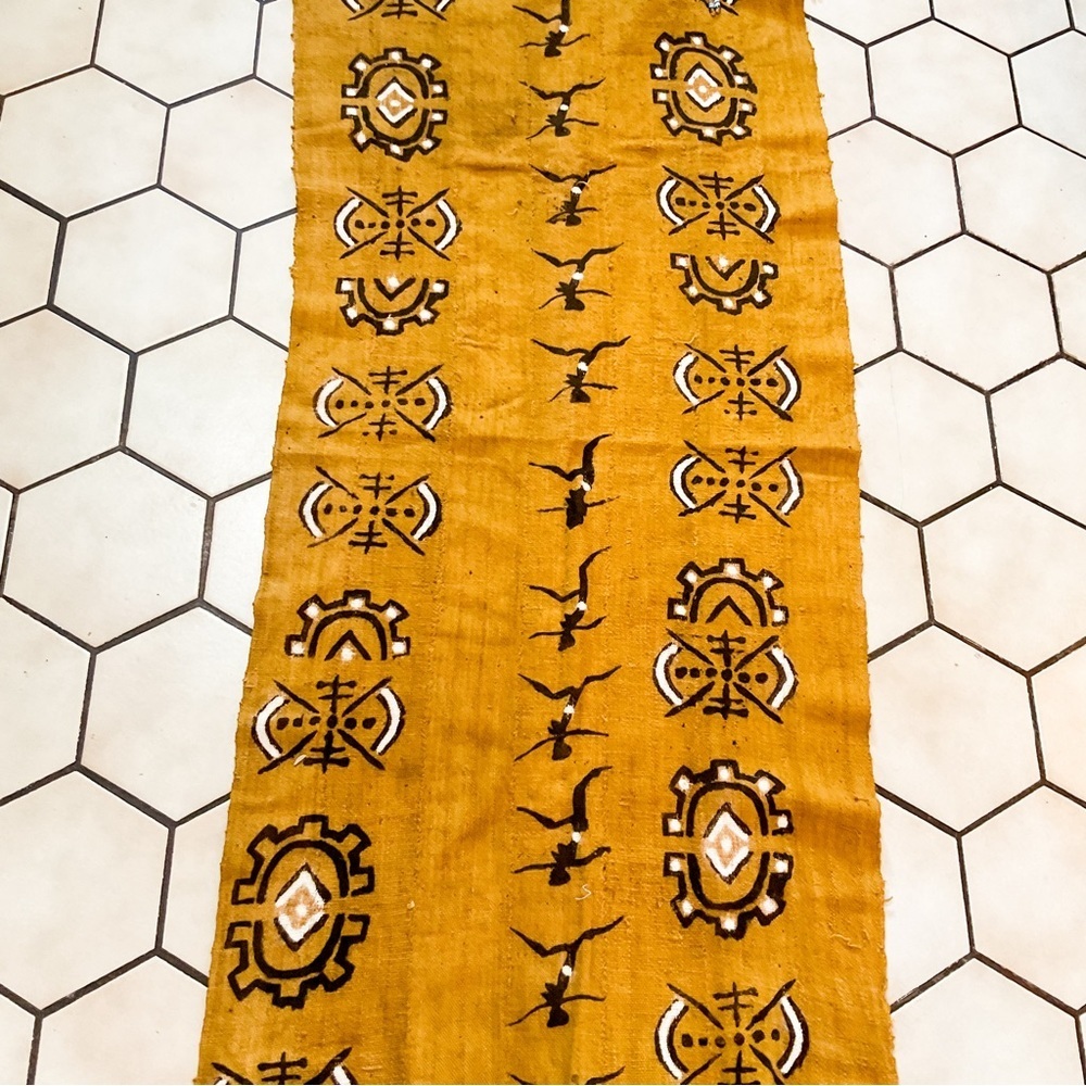 VINTAGE Tiki Hawaiian Caramel Tan Brown Linen With Tiki Dancer Design With Beads